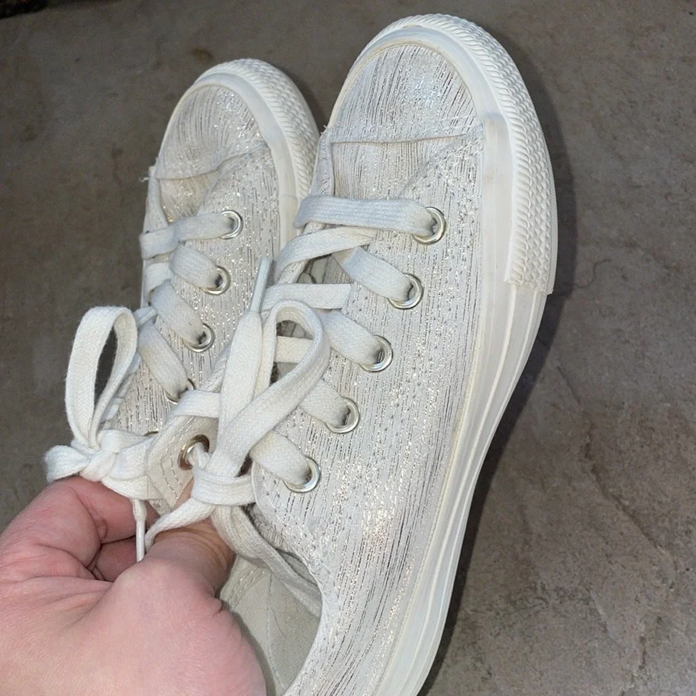 Girls shimmer converse